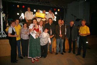 Übergabe des Schecks Übergabe des Schecks